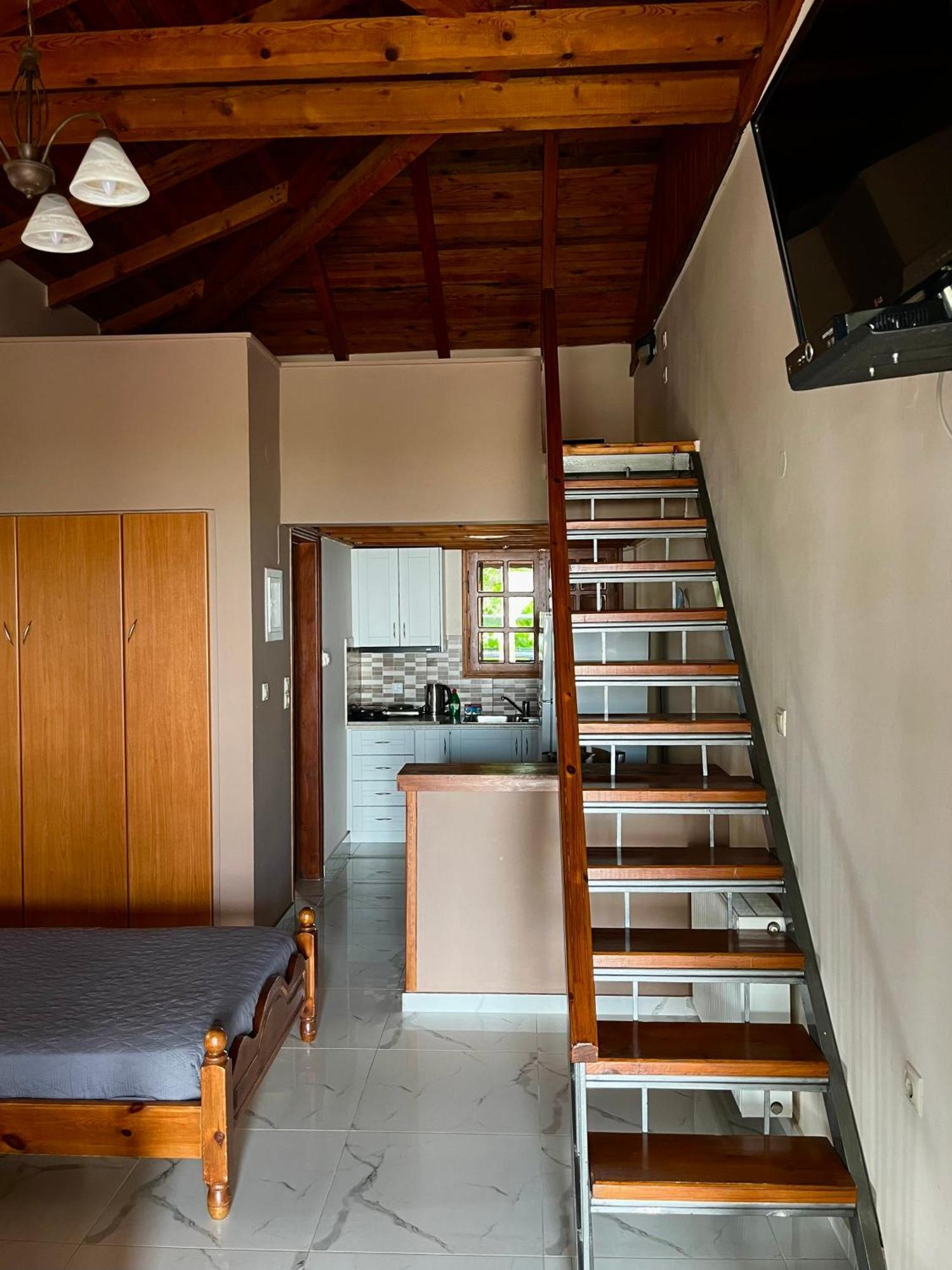 Studios Resbithas Gythio Exterior foto